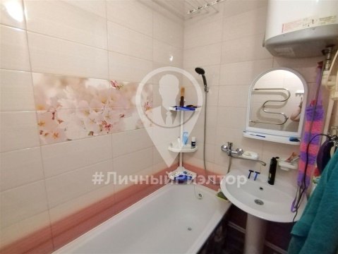 2-к квартира, 1/3 эт., 49м²